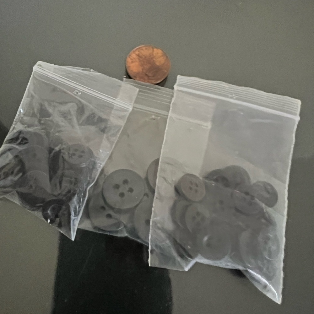 White Buttons. - Picture 4 of 5